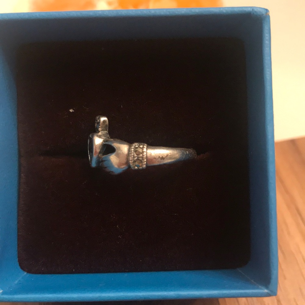 Claddagh Ring - Picture 5 of 5